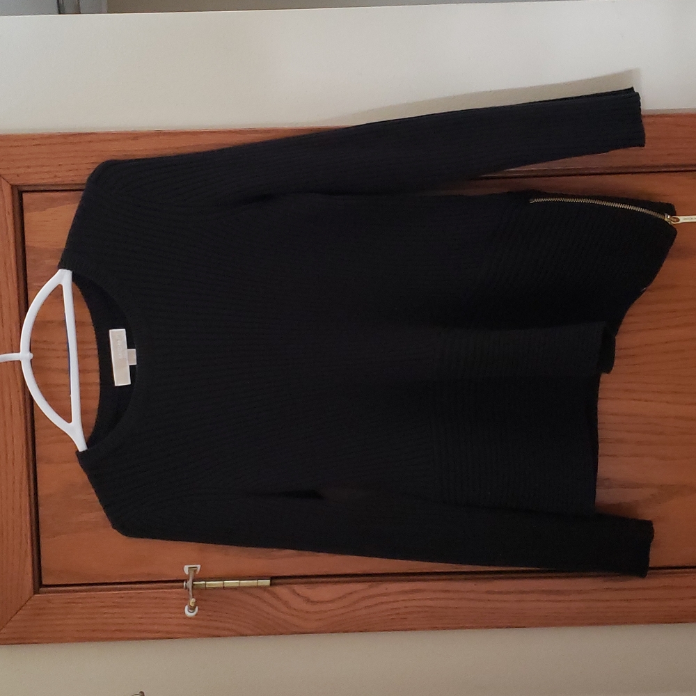 Michael Kors new women's sweater size M black color very good quality